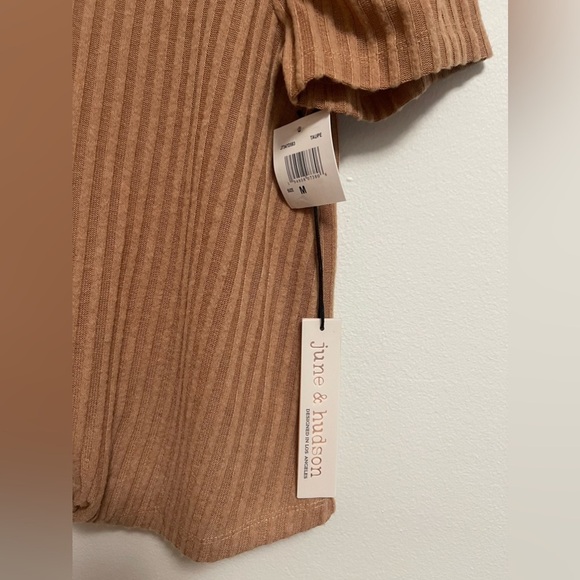 NWT - June & Hudson Women's Short Puff Sleeve Knit Top with faux Knot - Size M - Picture 3 of 5